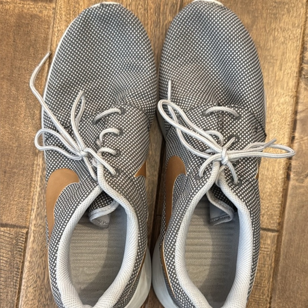 Nike Tennis Shoes